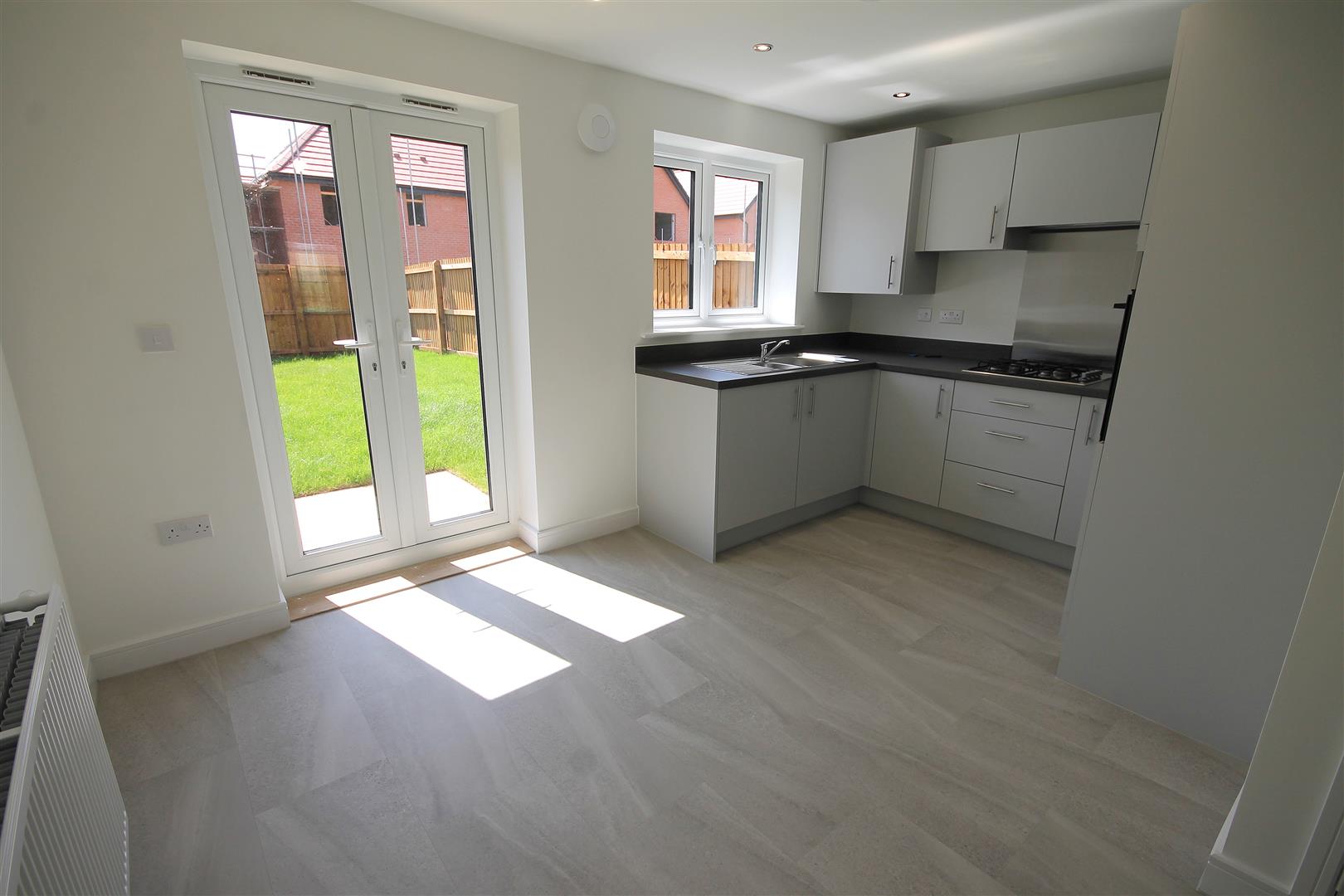 3 Bedroom House To Rent image 4